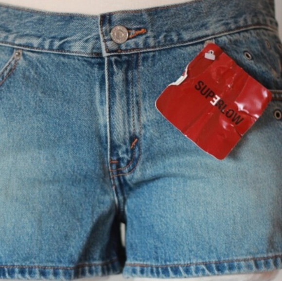 Y2K Levis eyelet shorts nwt - Picture 2 of 9